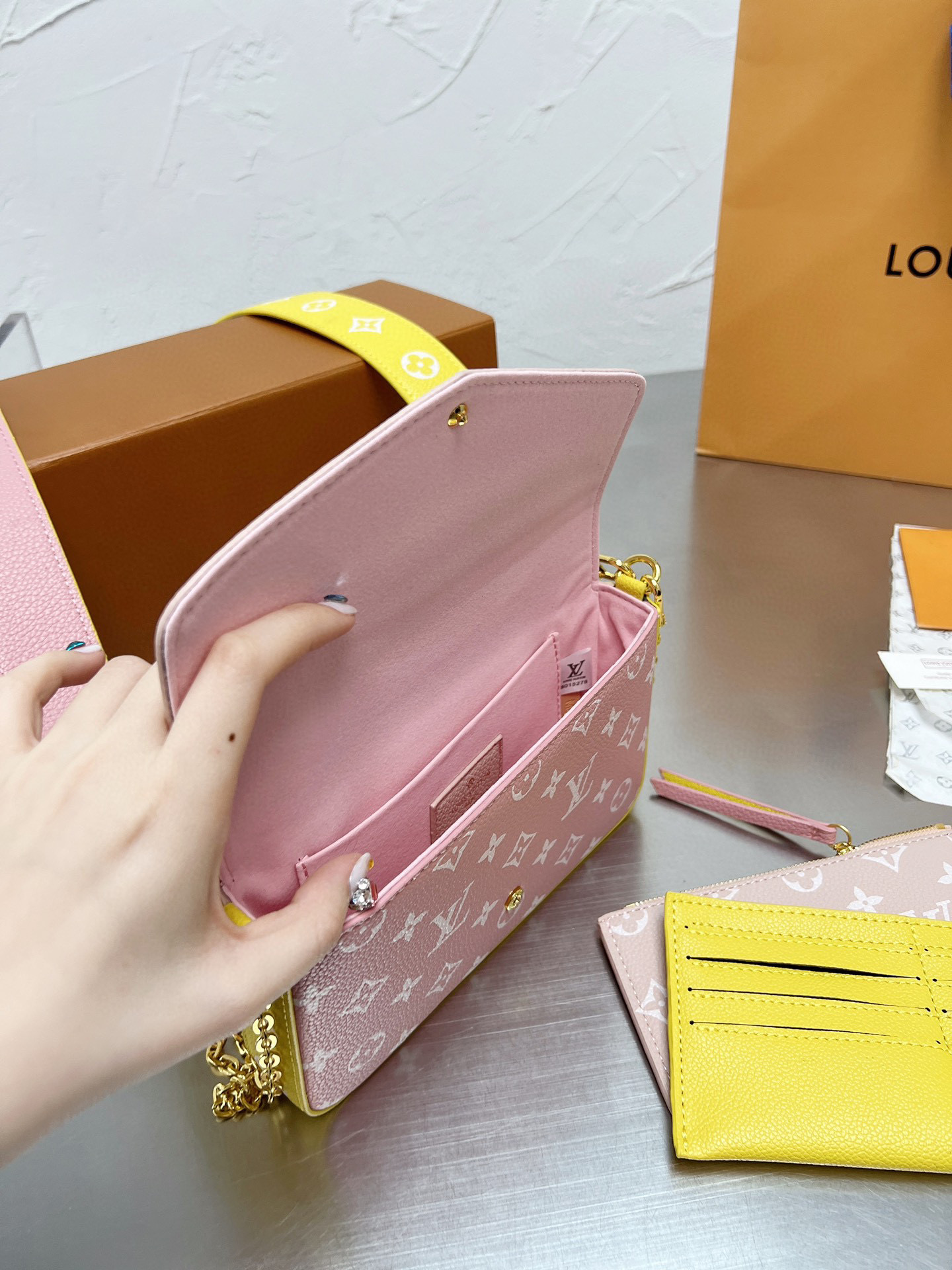 LV $60 Code：13128 gallery