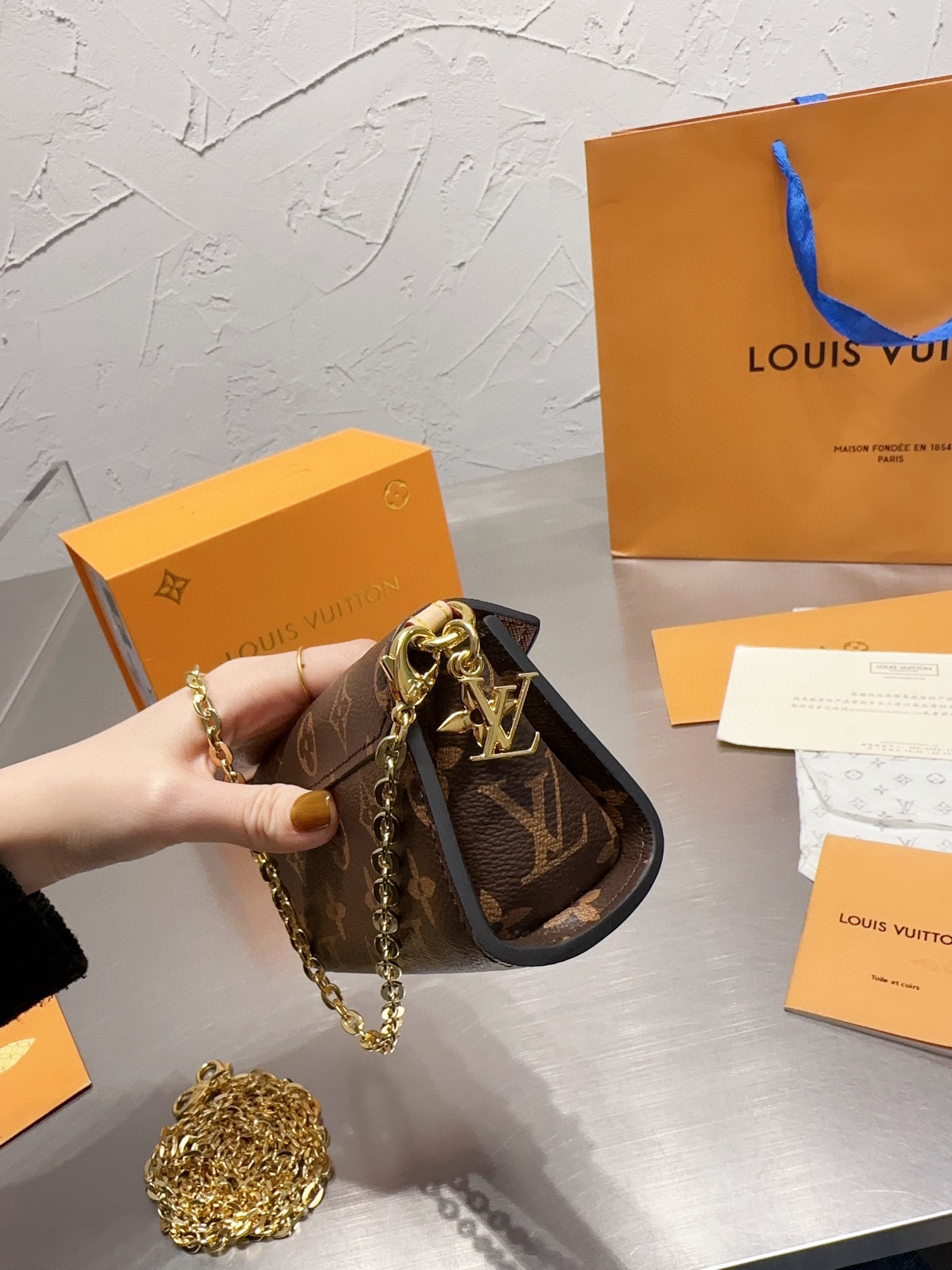 LV $64 code：14113 gallery