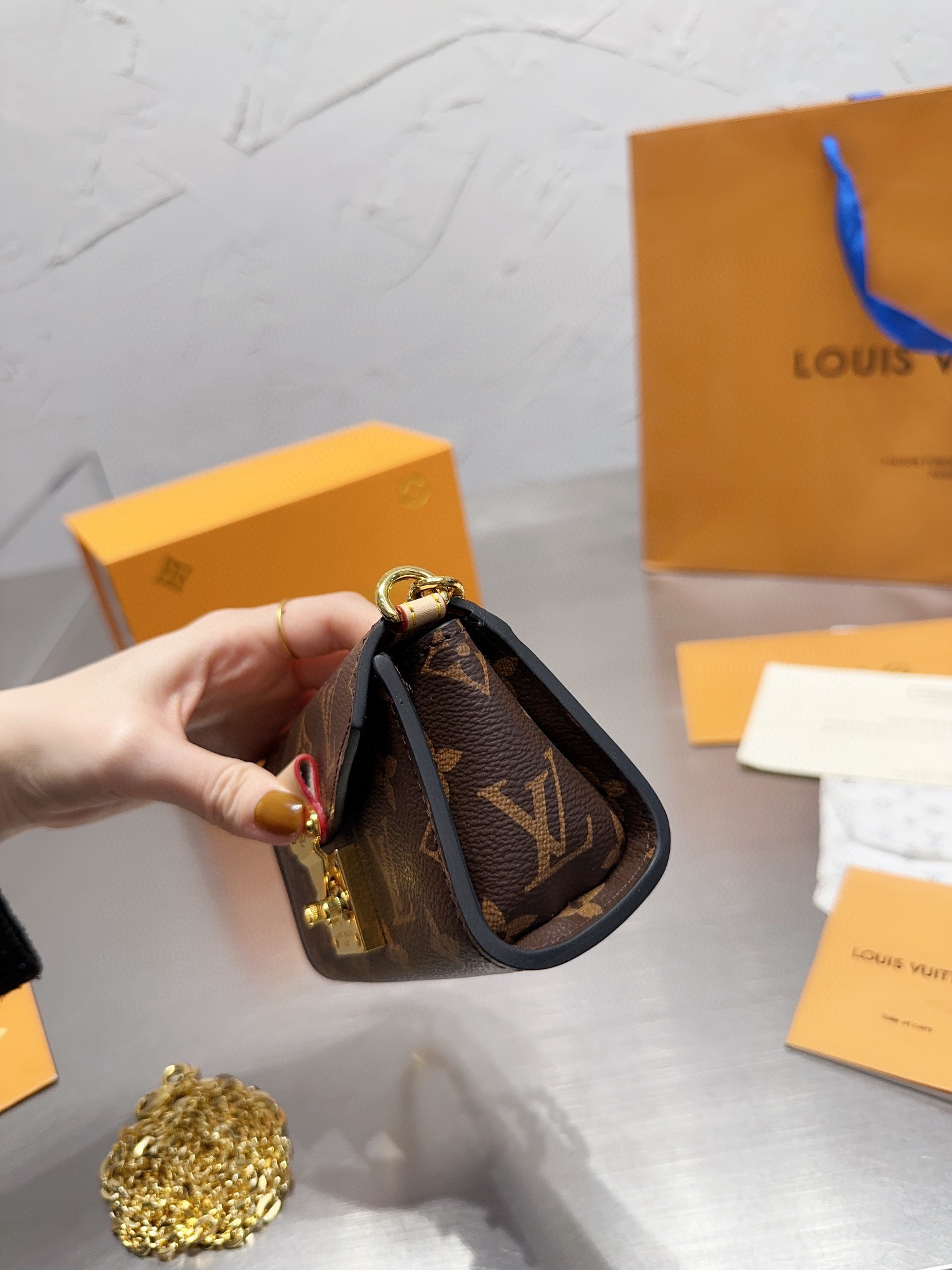 LV $64 code：14113 gallery