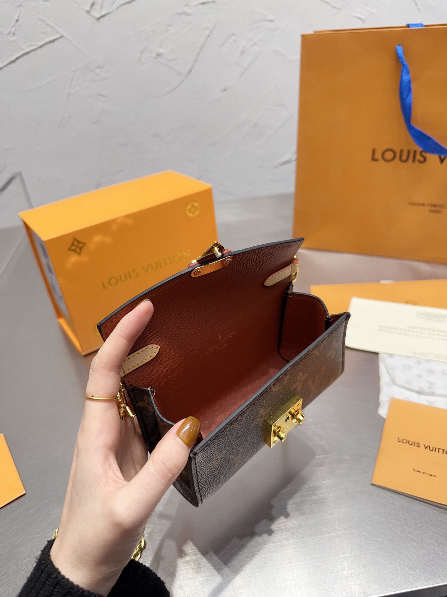 LV $64 code：14113 gallery