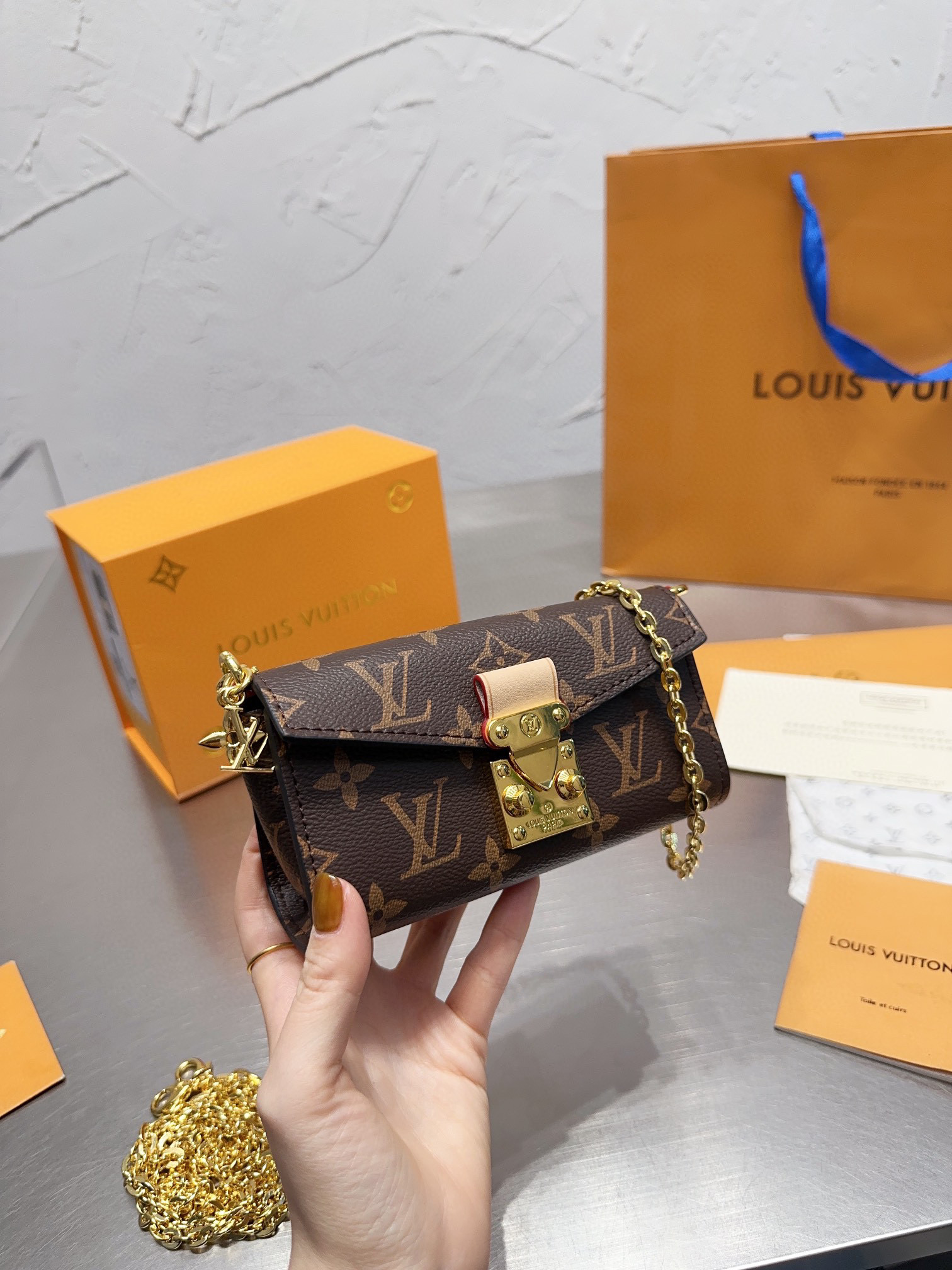 LV $64 code：14113 gallery