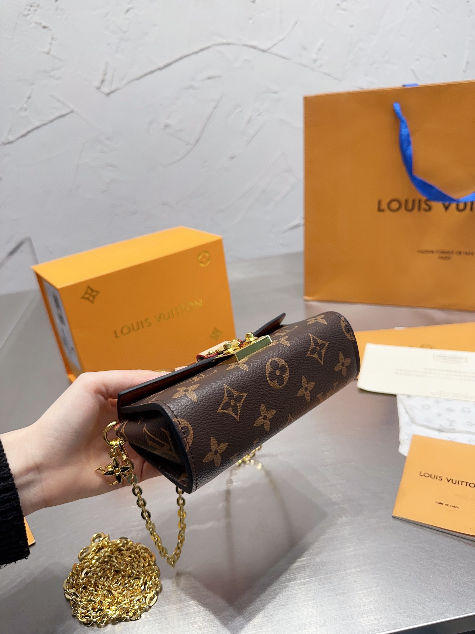 LV $64 code：14113 gallery