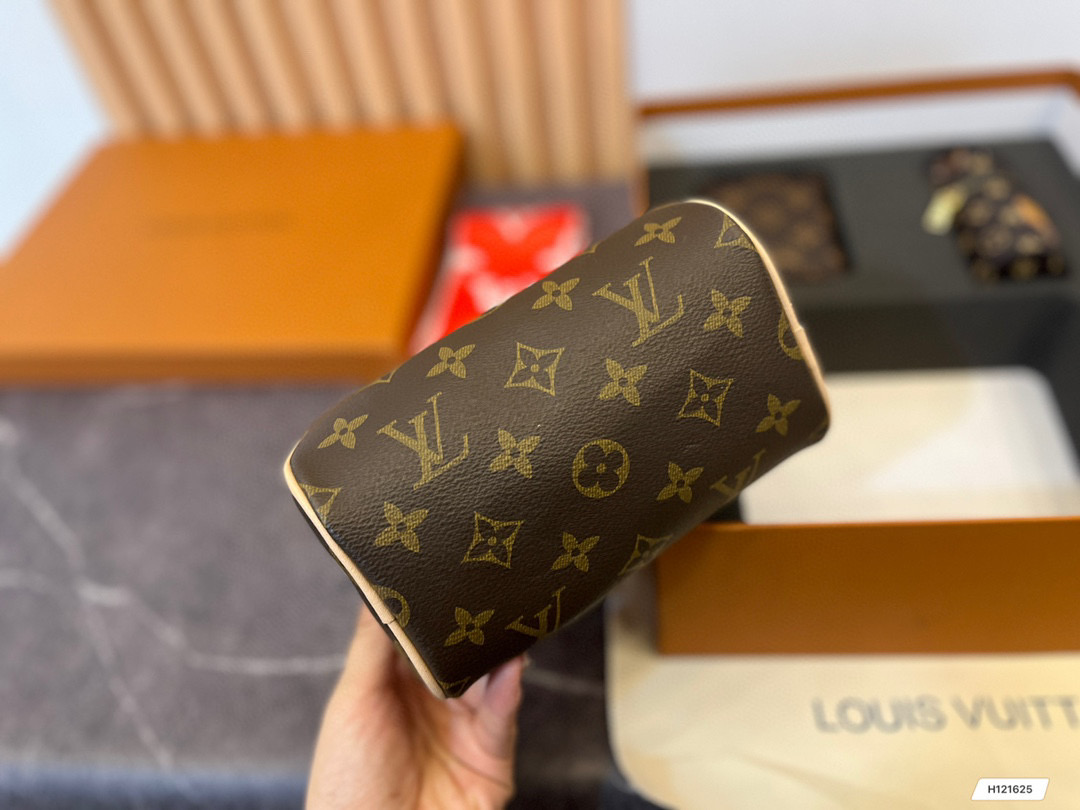 LV $72 code：14521 gallery