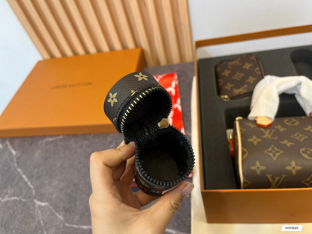LV $72 code：14521 gallery