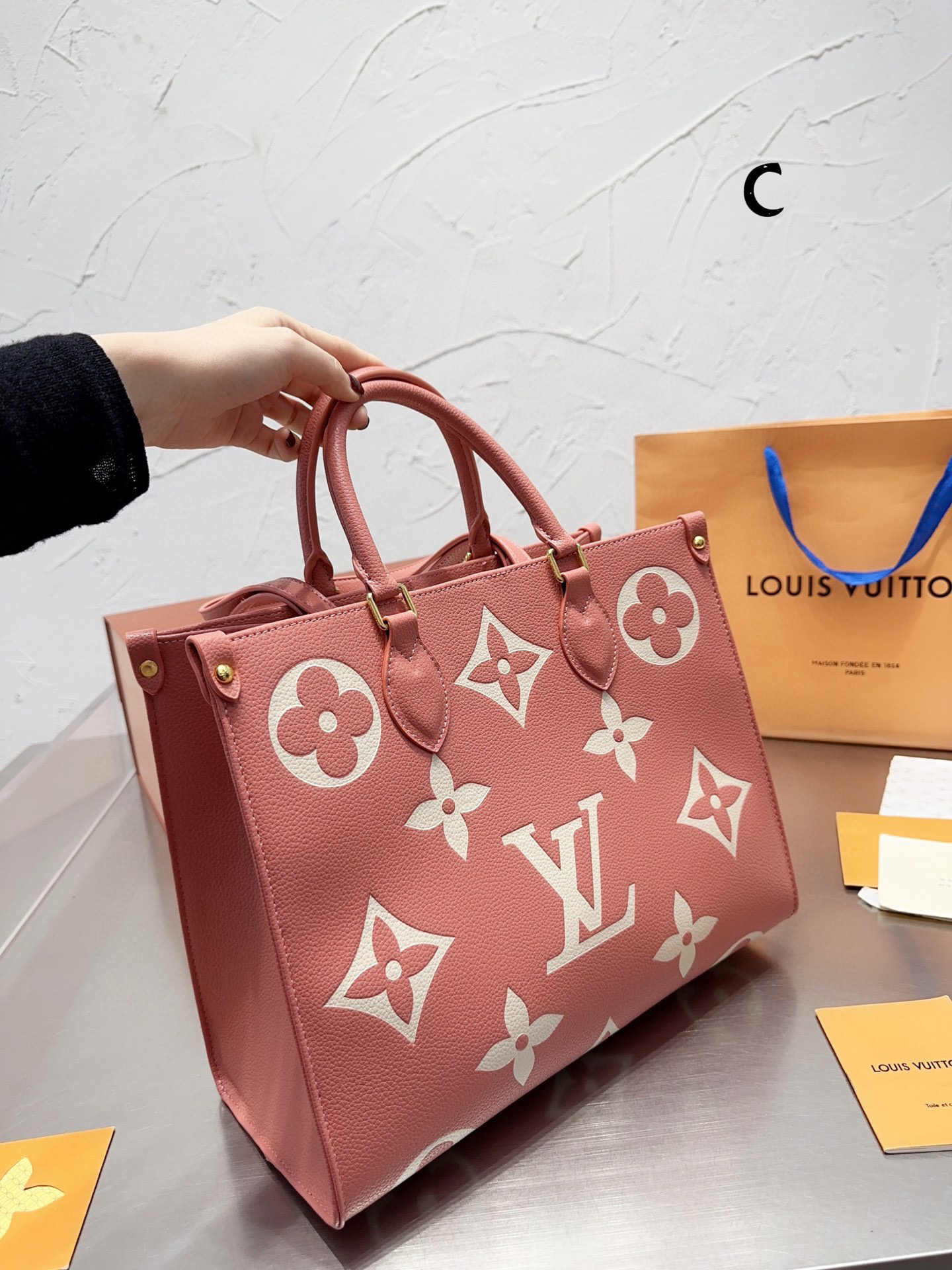 LV $76 code：14023 gallery