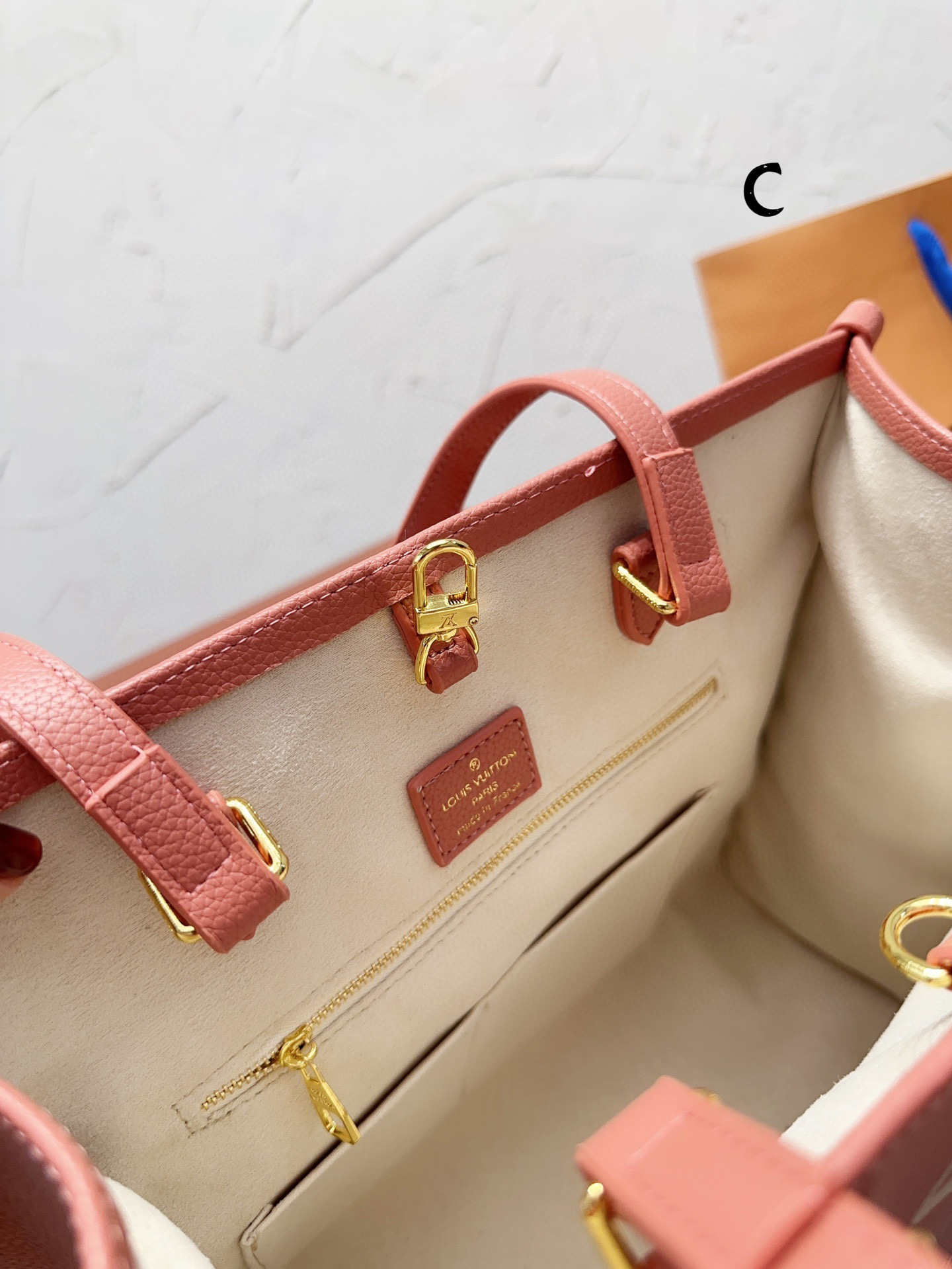 LV $76 code：14023 gallery