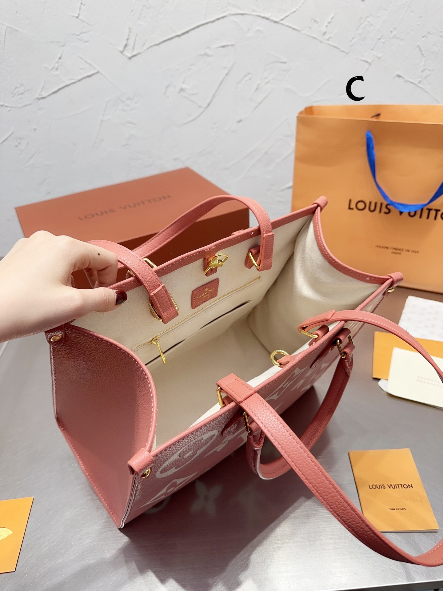 LV $76 code：14023 gallery