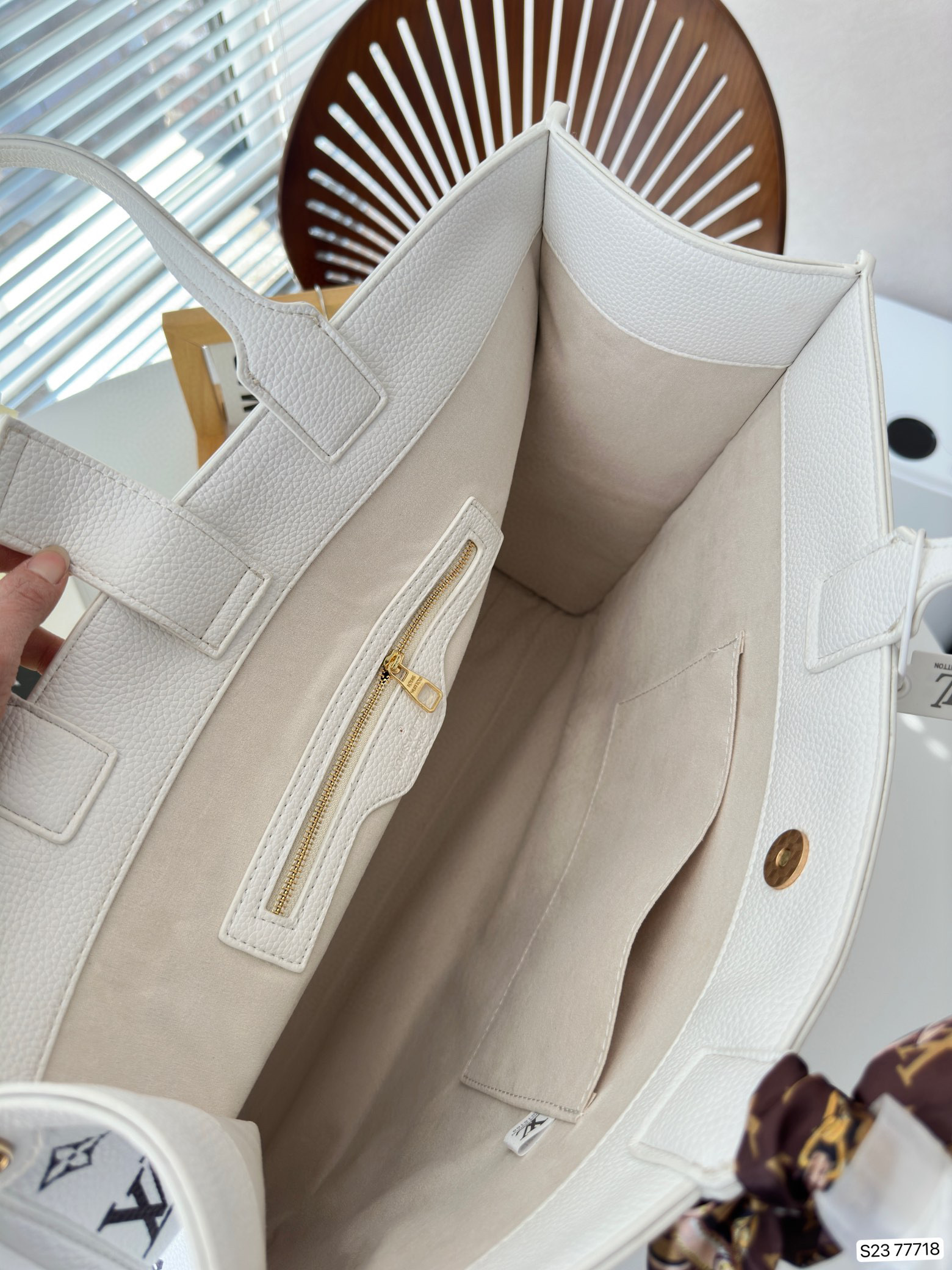 LV $76 code：14407 gallery