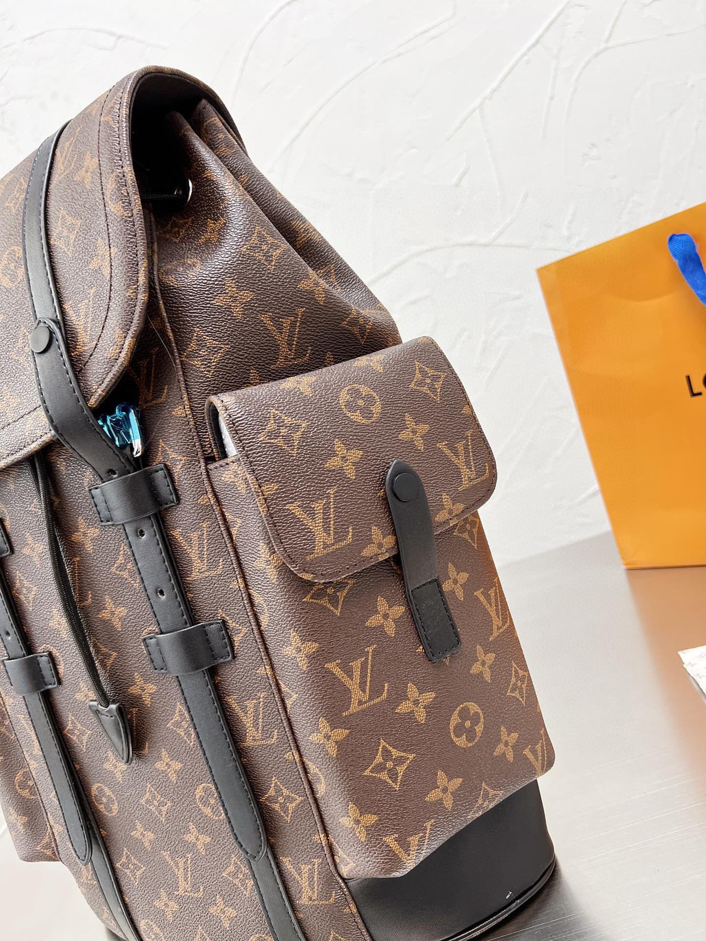 LV $80 code：13973 gallery