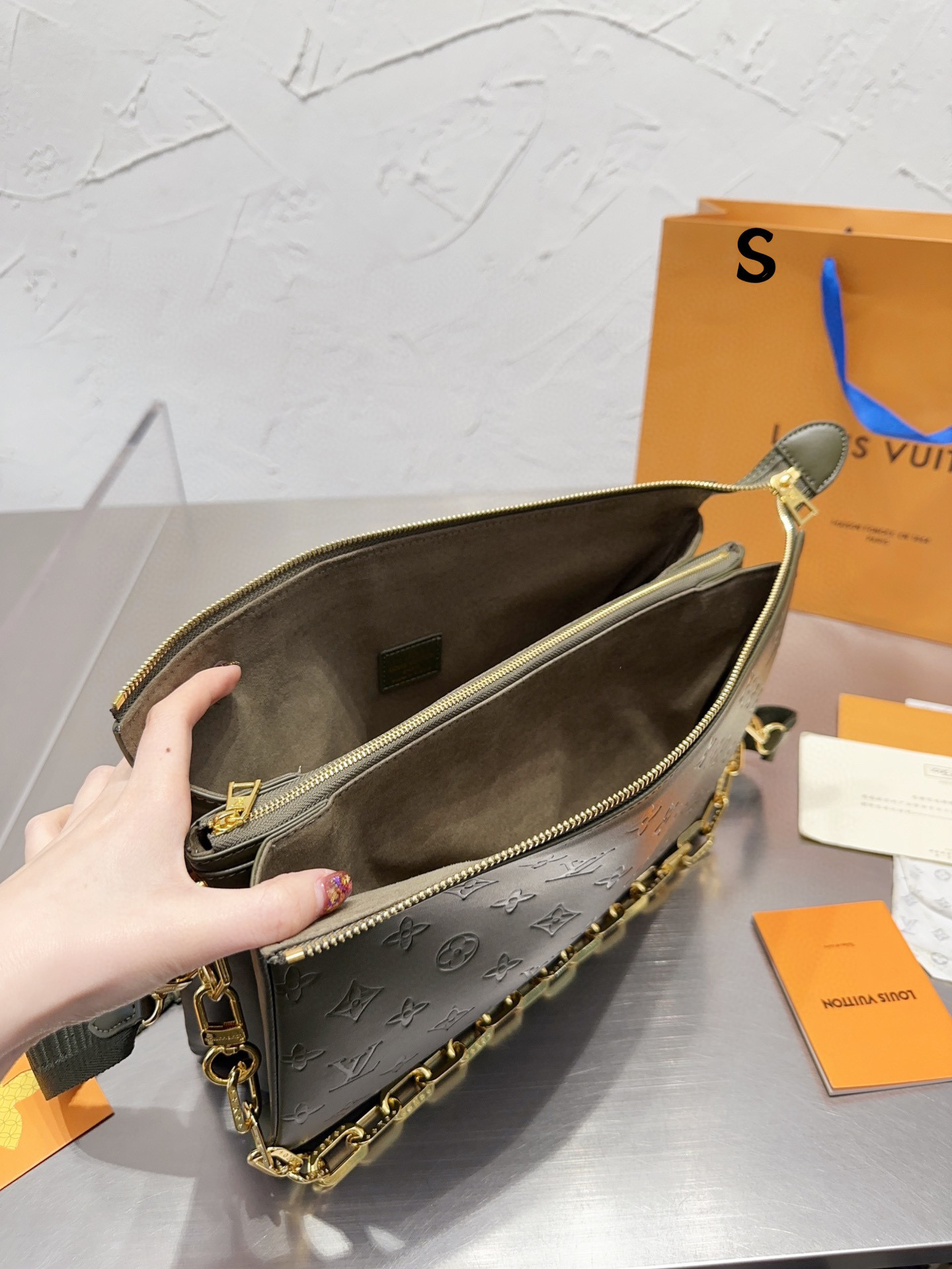 LV $80 code：14517 gallery