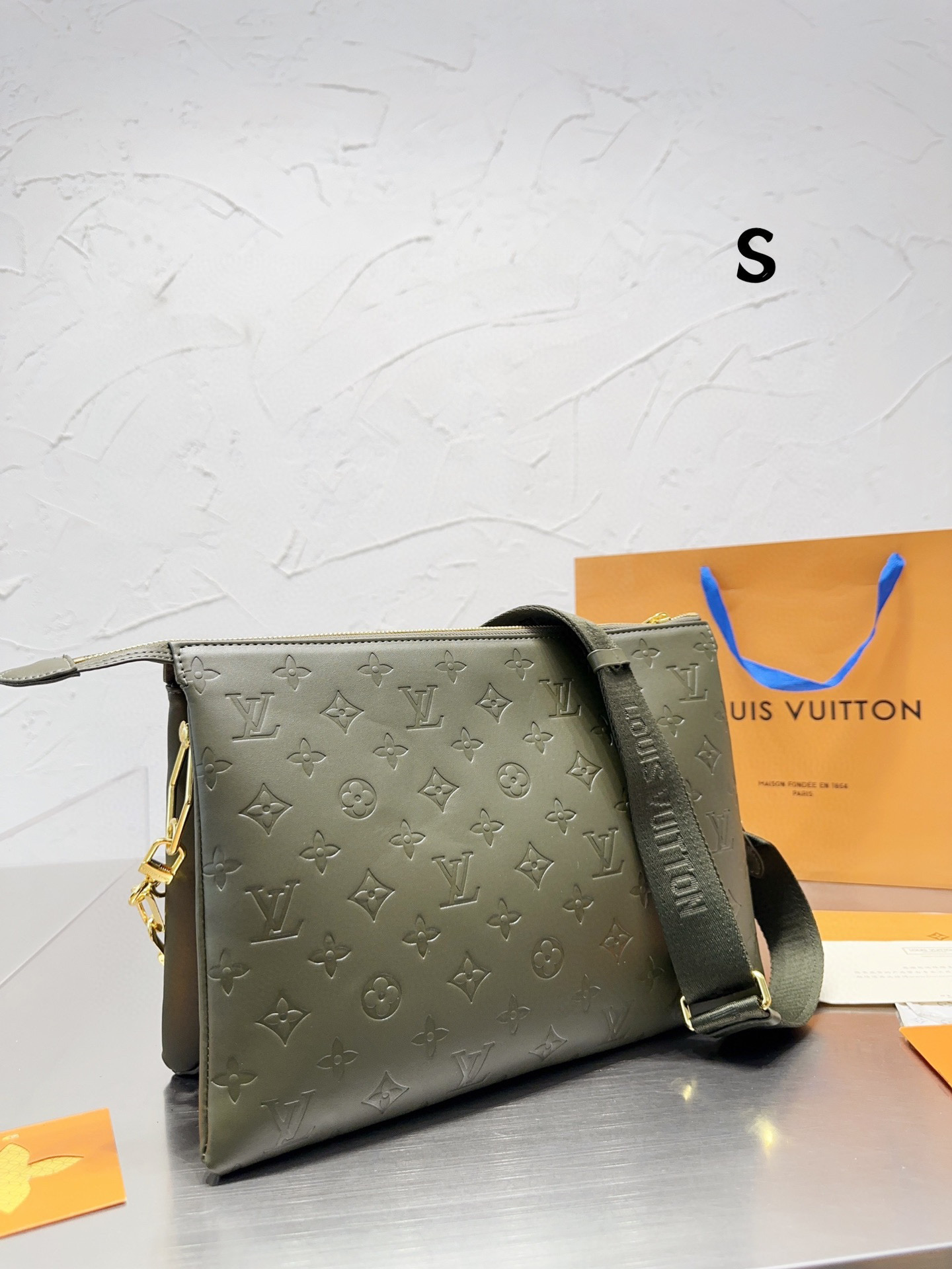LV $80 code：14517 gallery