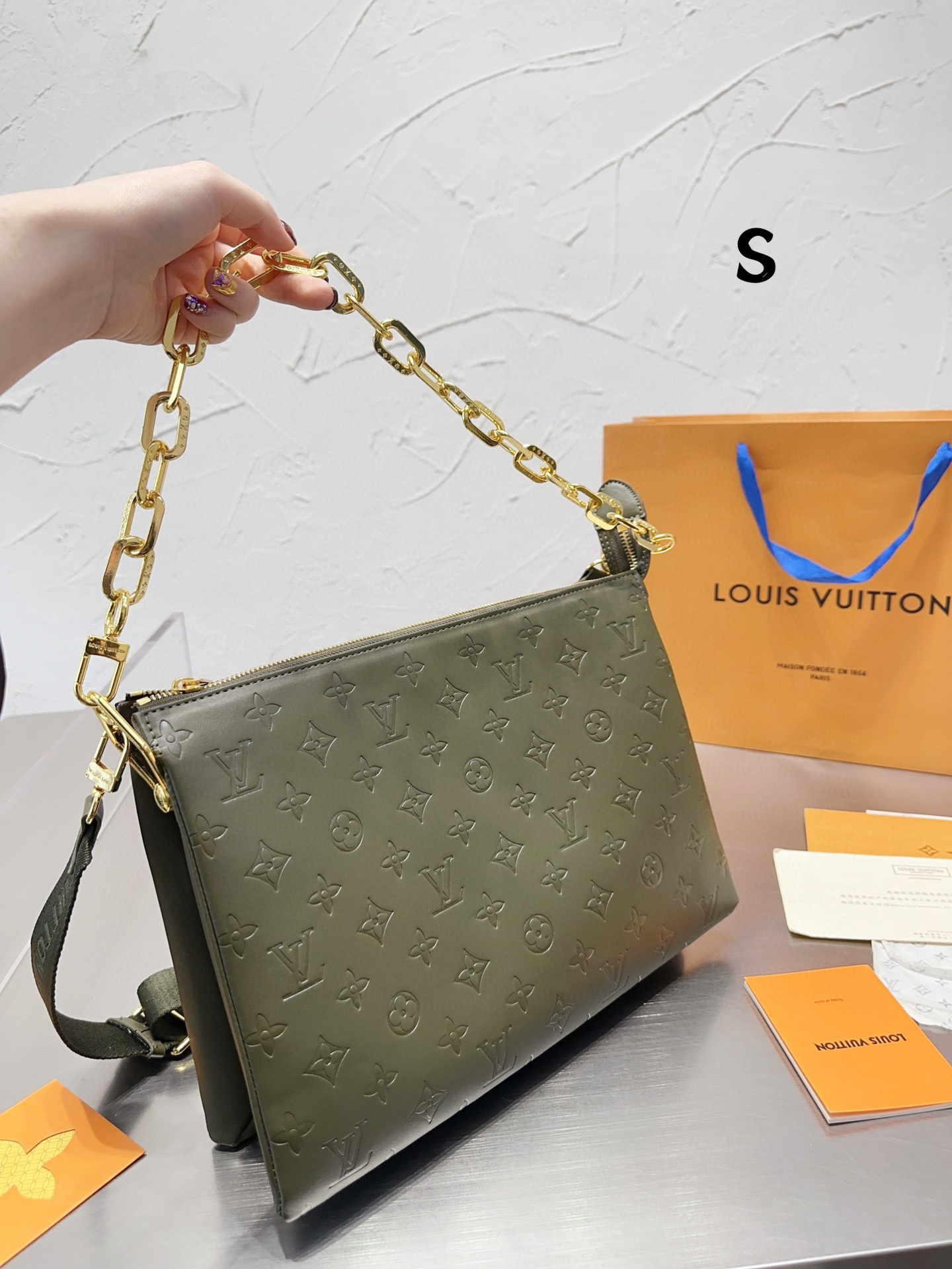 LV $80 code：14517 gallery