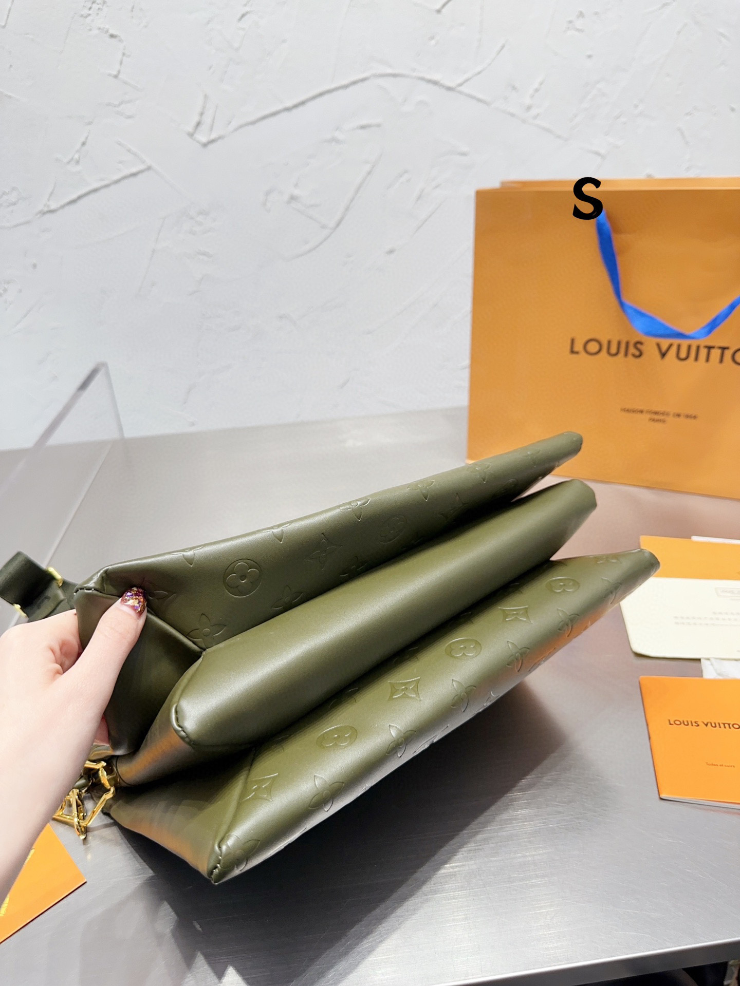 LV $80 code：14517 gallery