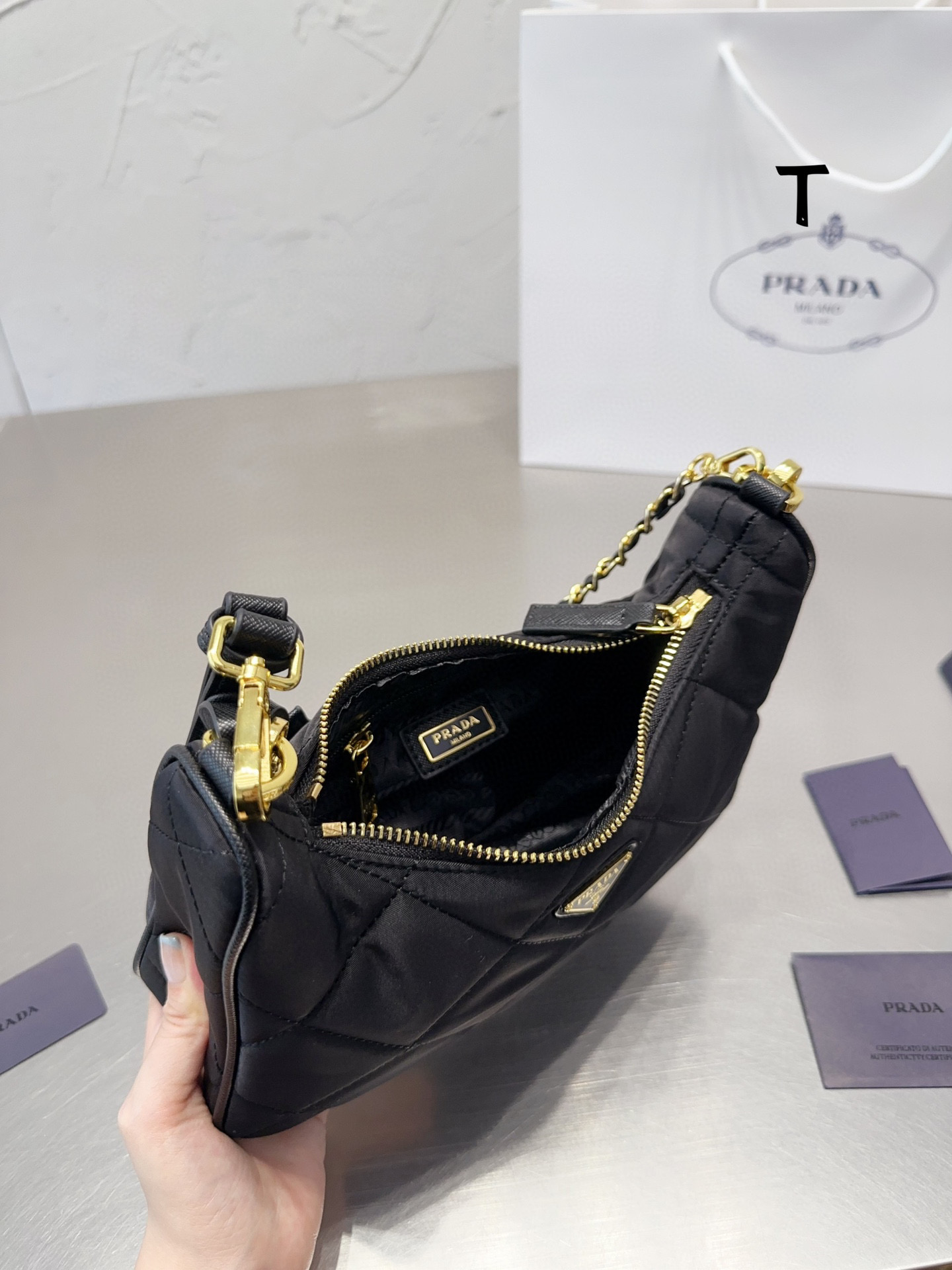 Prada hobo nylon armpit bag65$   code:3168 gallery
