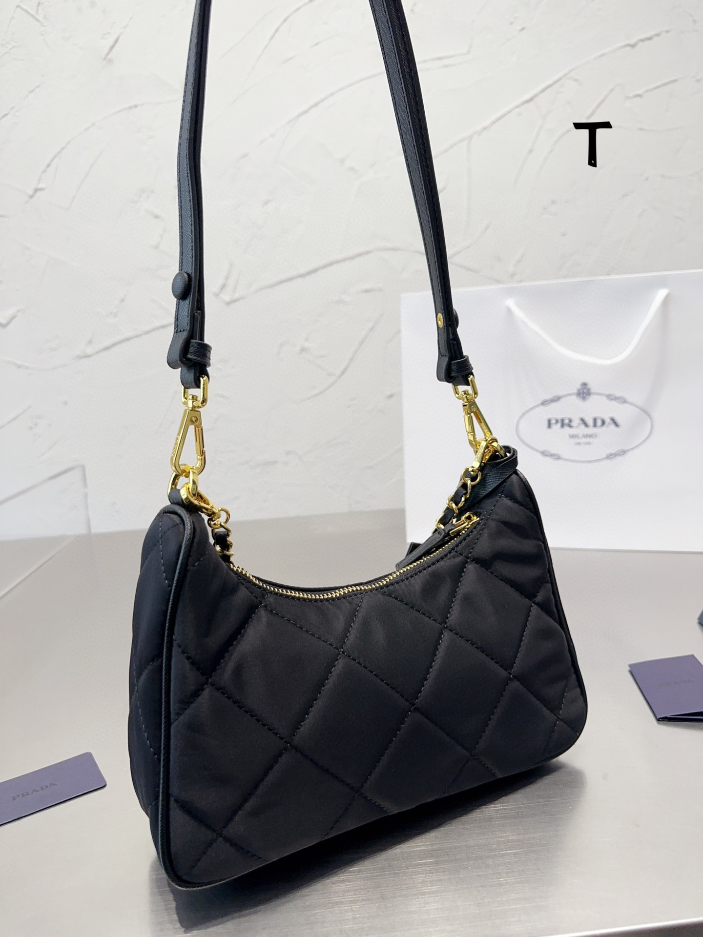 Prada hobo nylon armpit bag65$   code:3168 gallery