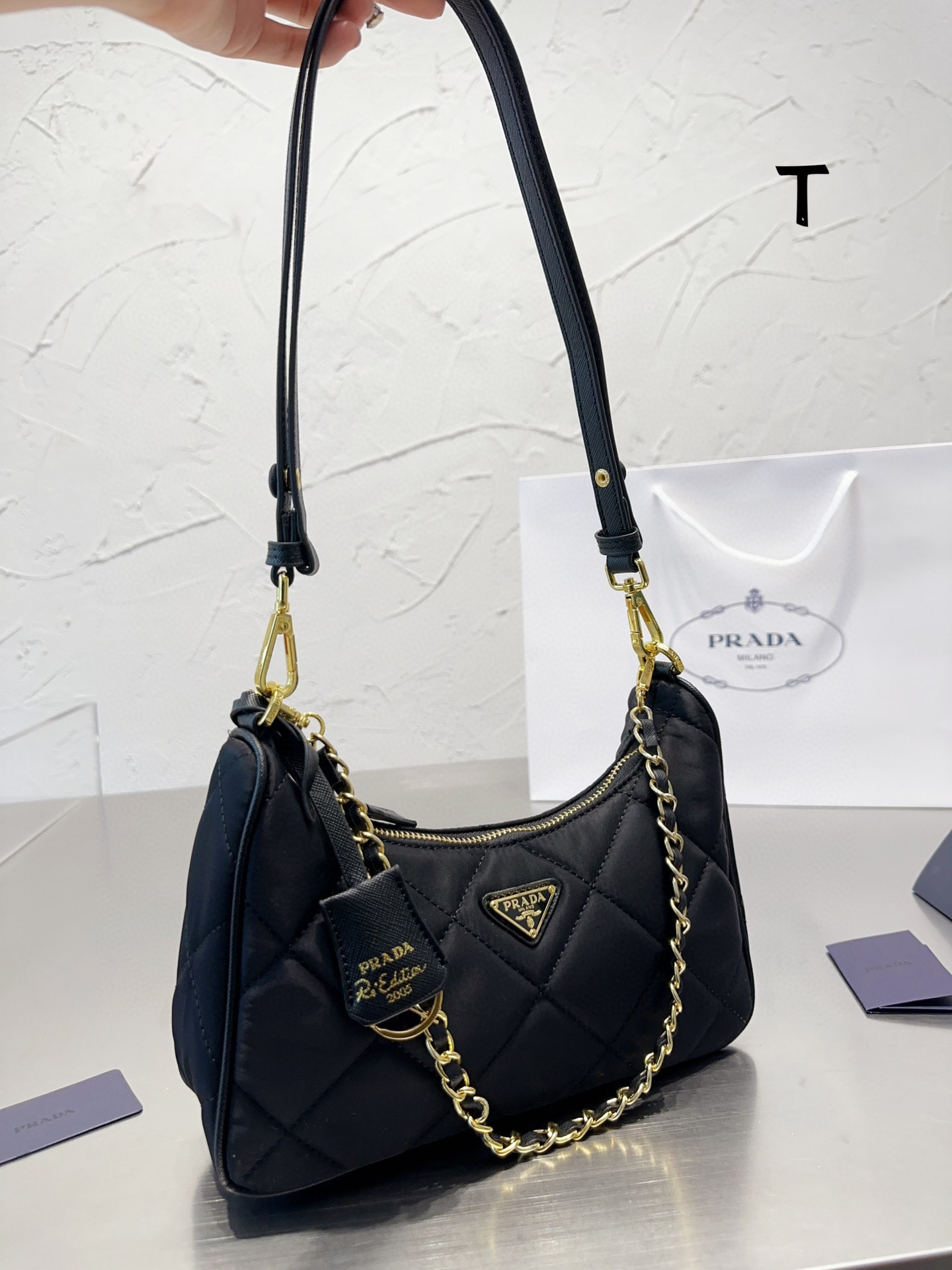 Prada hobo nylon armpit bag65$   code:3168 gallery