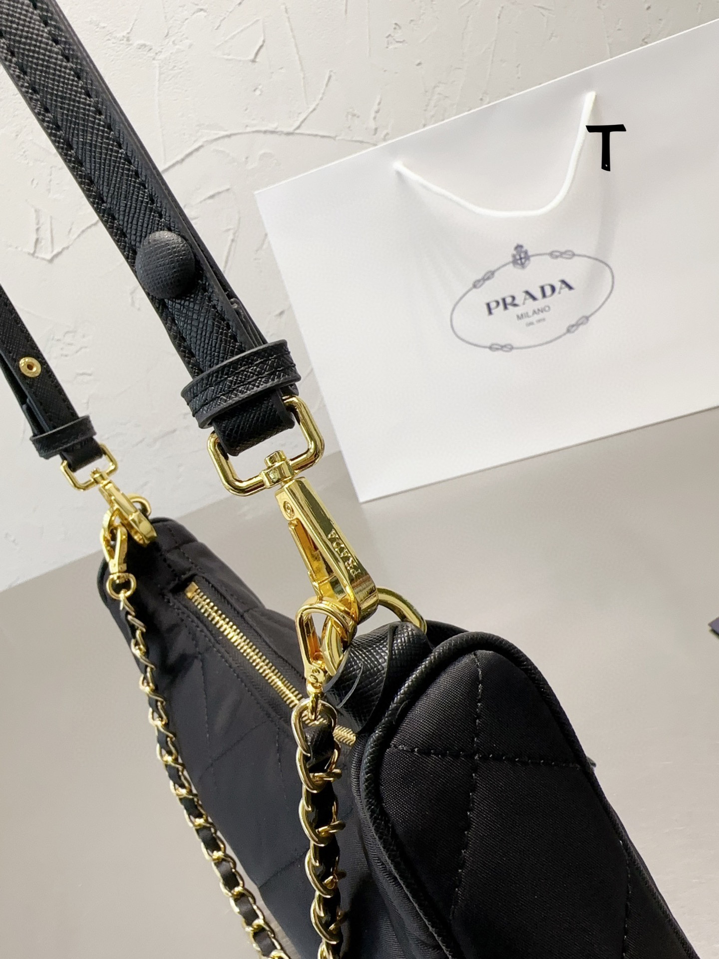 Prada hobo nylon armpit bag65$   code:3168 gallery