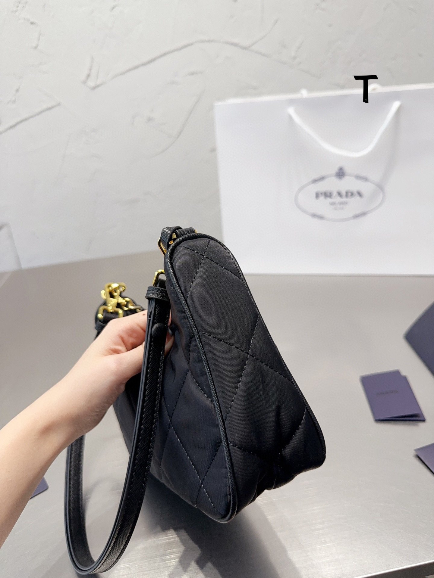 Prada hobo nylon armpit bag65$   code:3168 gallery
