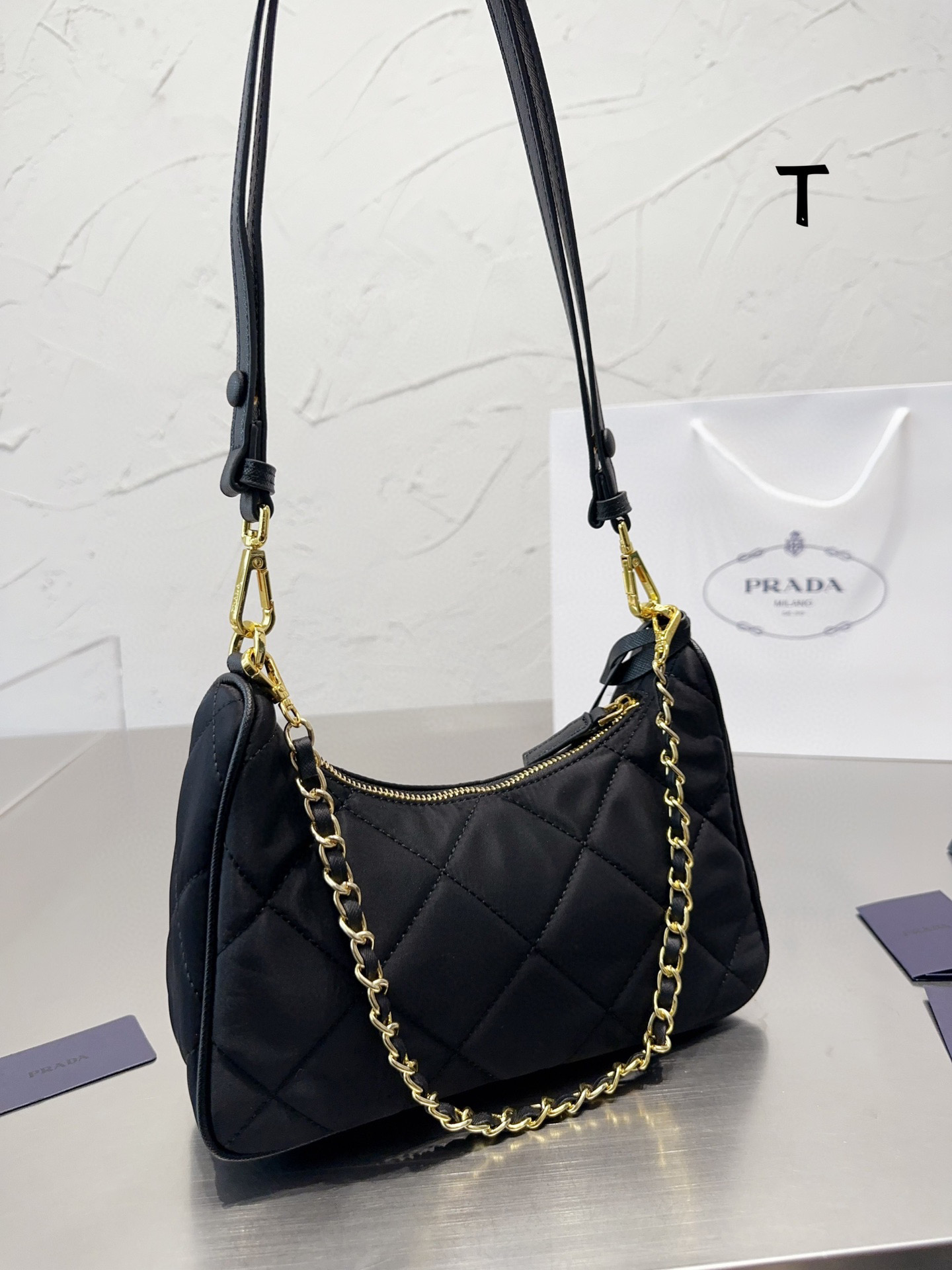 Prada hobo nylon armpit bag65$   code:3168 gallery
