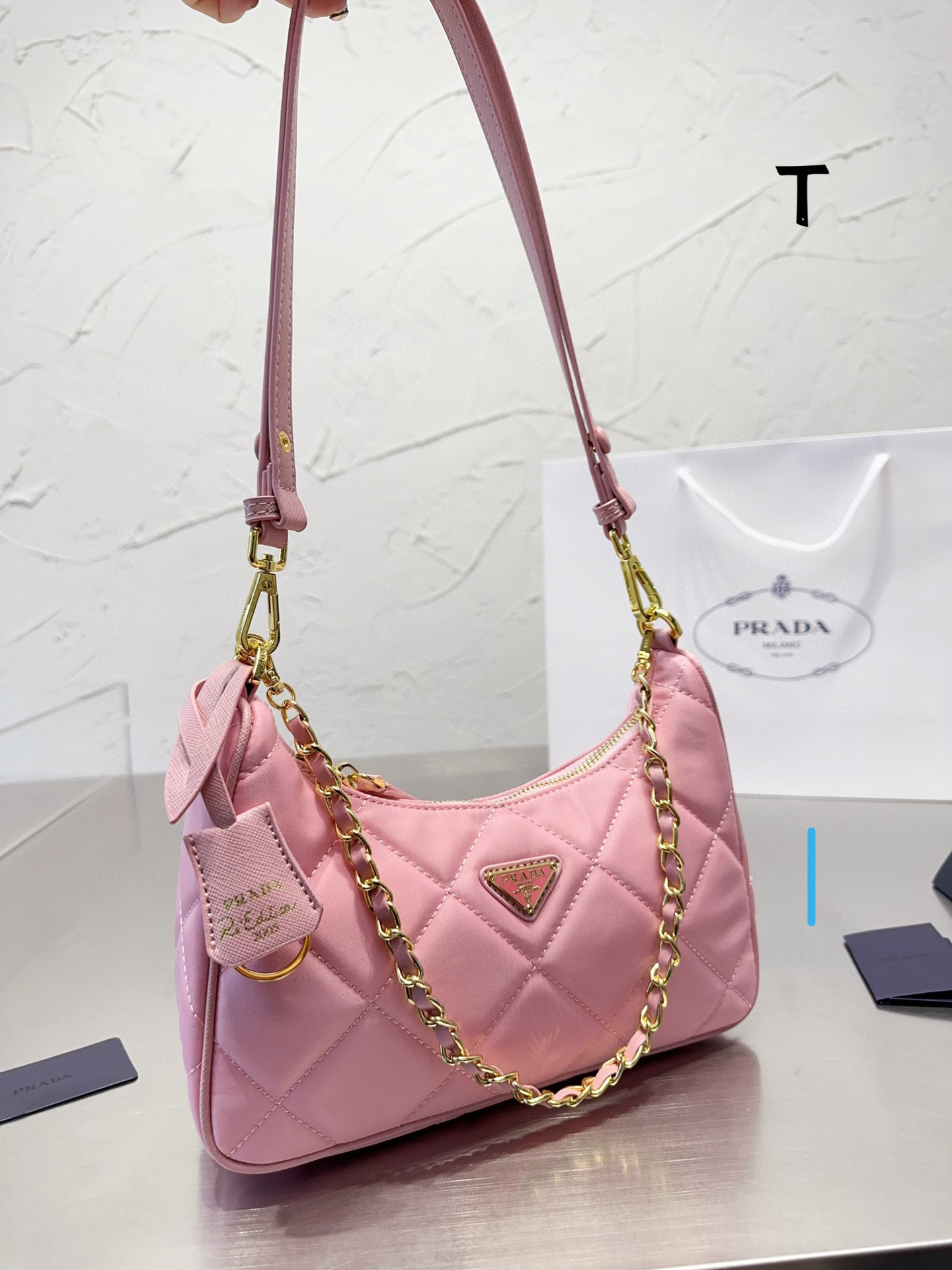 Prada hobo nylon armpit bag65$   code:3168 gallery