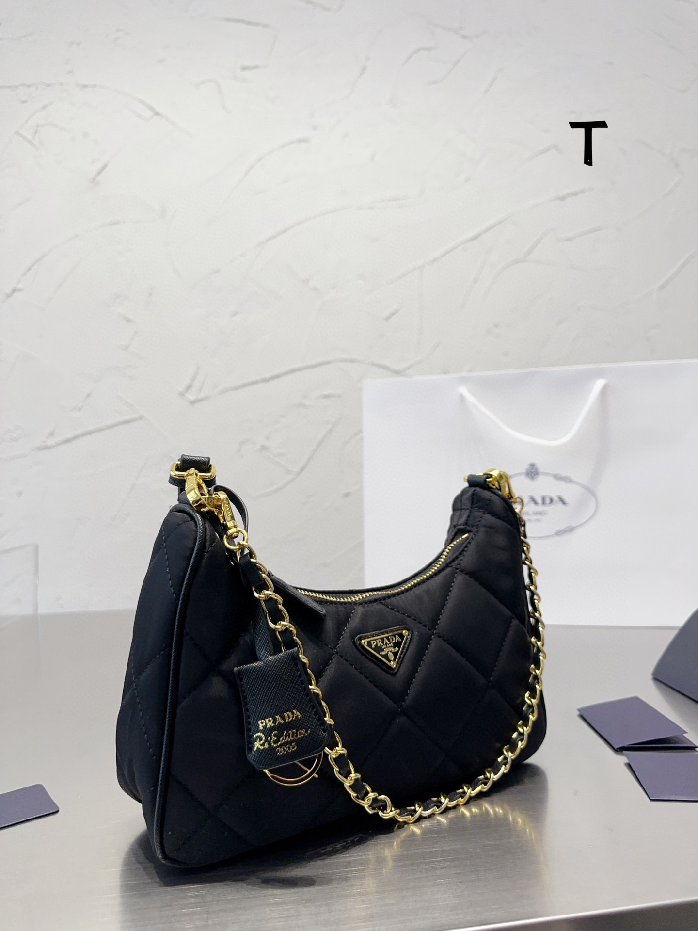 Prada hobo nylon armpit bag65$   code:3168 gallery