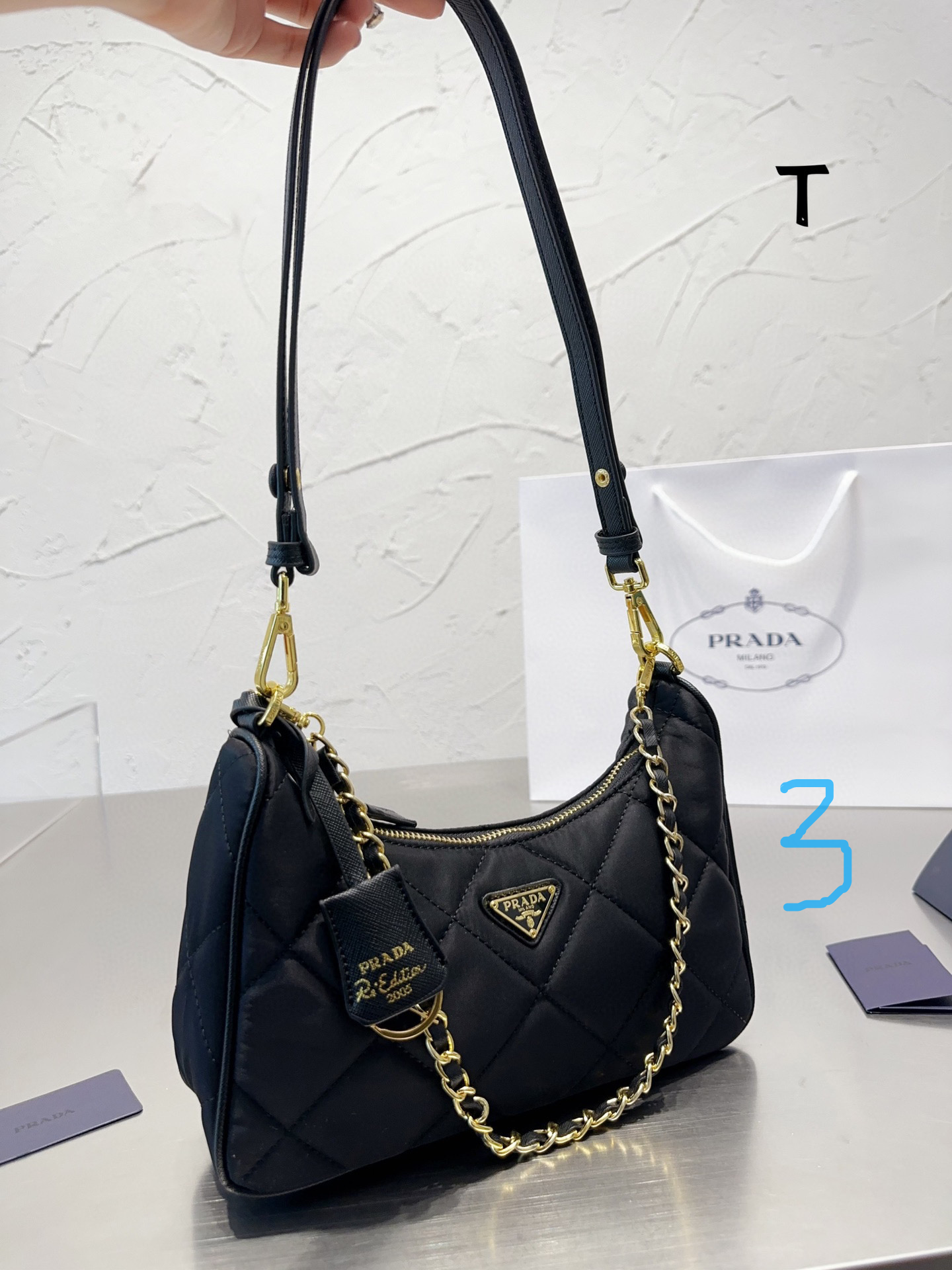 Prada hobo nylon armpit bag65$   code:3168 gallery