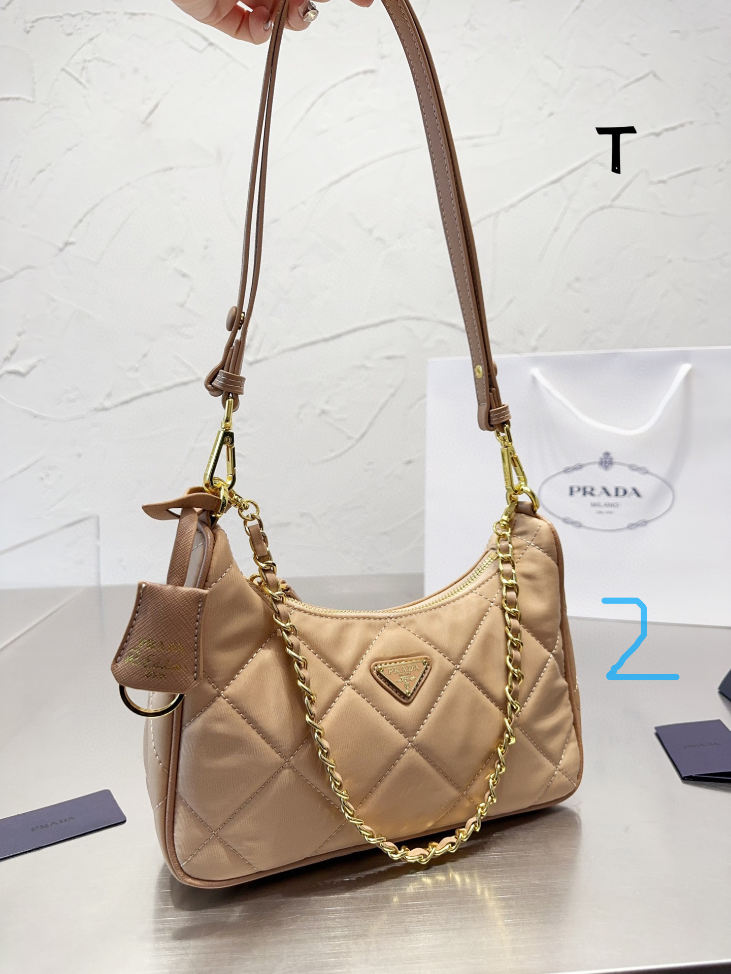 Prada hobo nylon armpit bag65$   code:3168 gallery