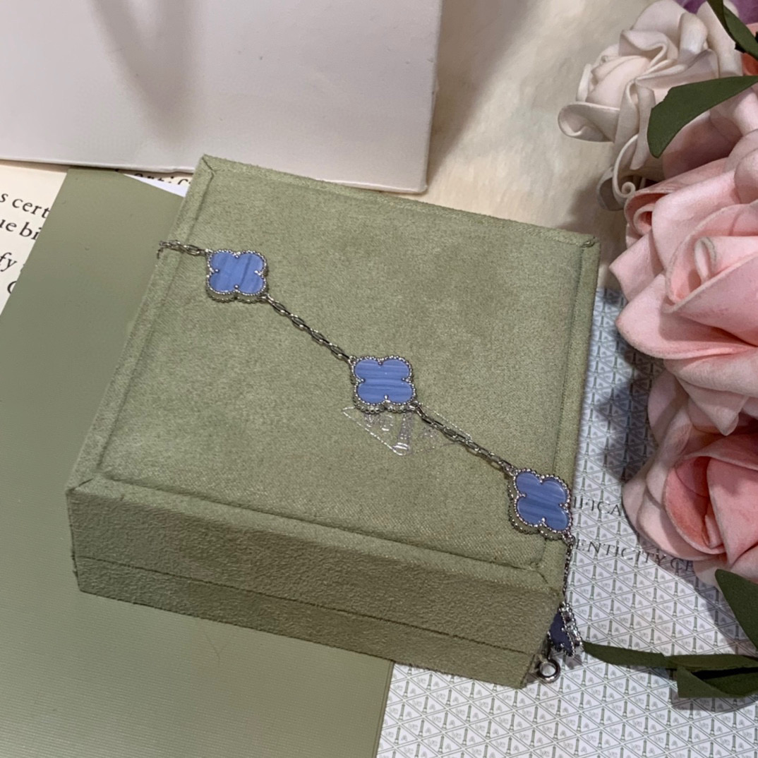 Van Cleef $44 code：13884 gallery