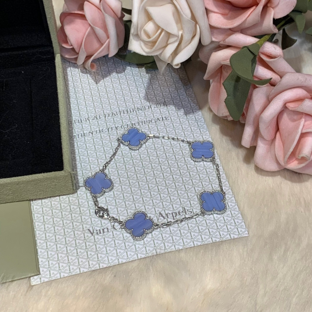 Van Cleef $44 code：13884 gallery