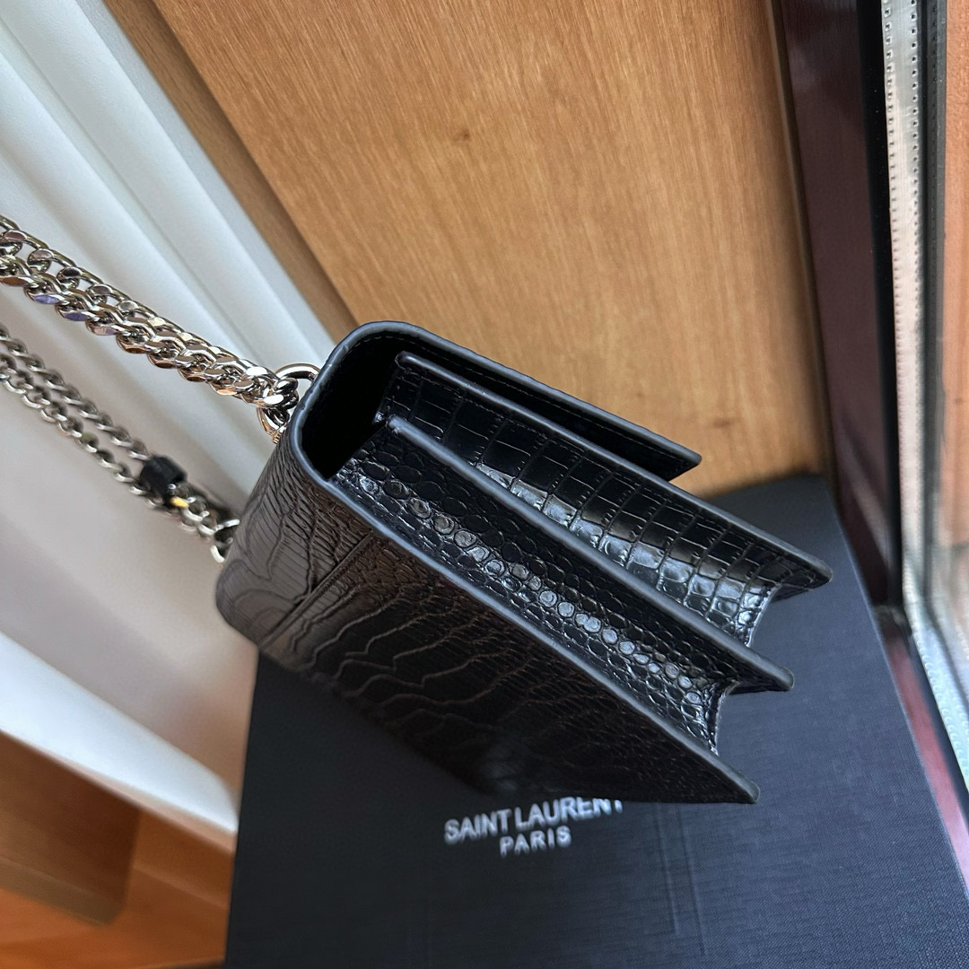 YSL sunset chain bag. Smooth leather with fine grain55$  code:7014 gallery