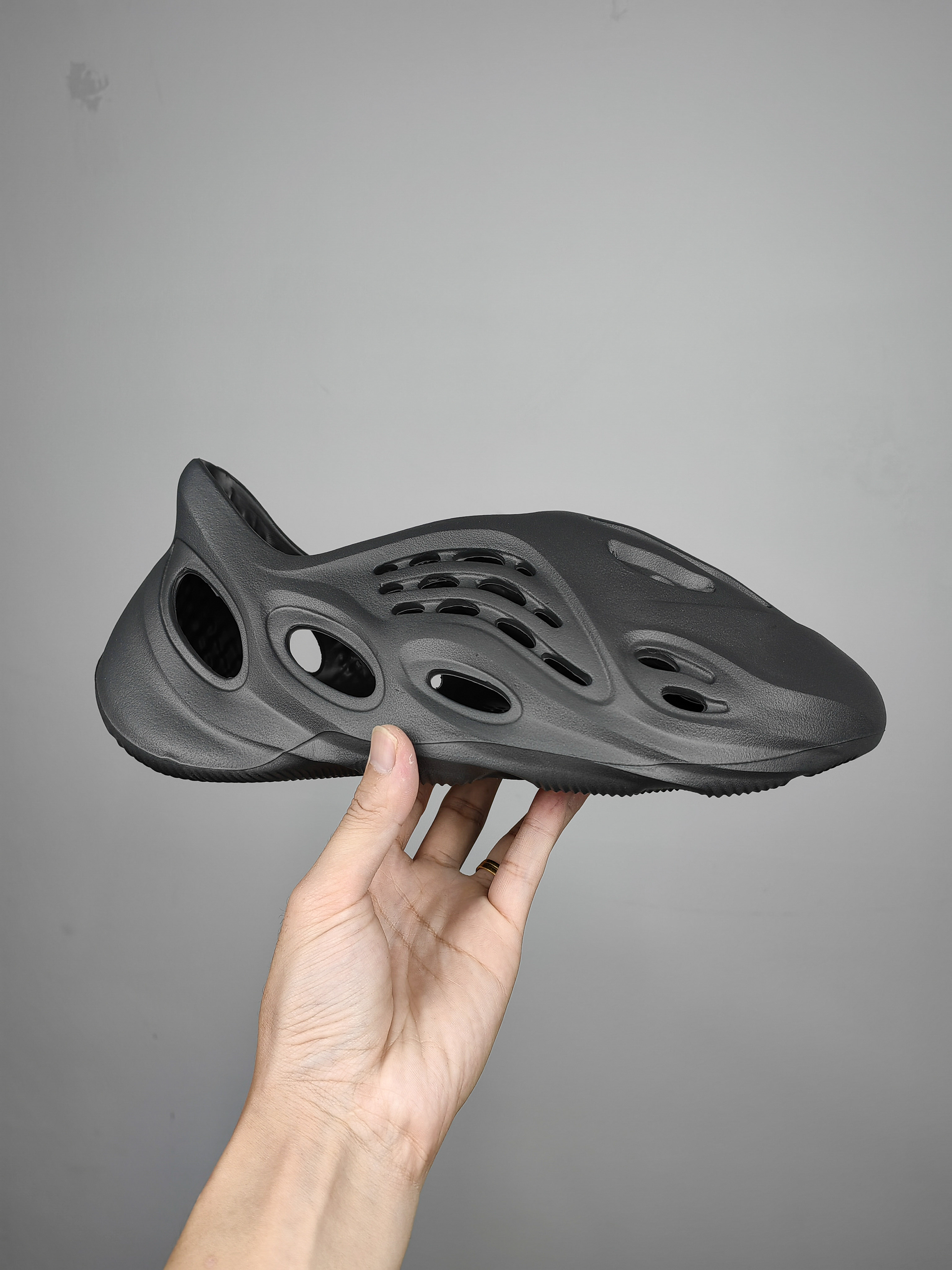 4146-34.99 YEEZY FORM-adidas gallery