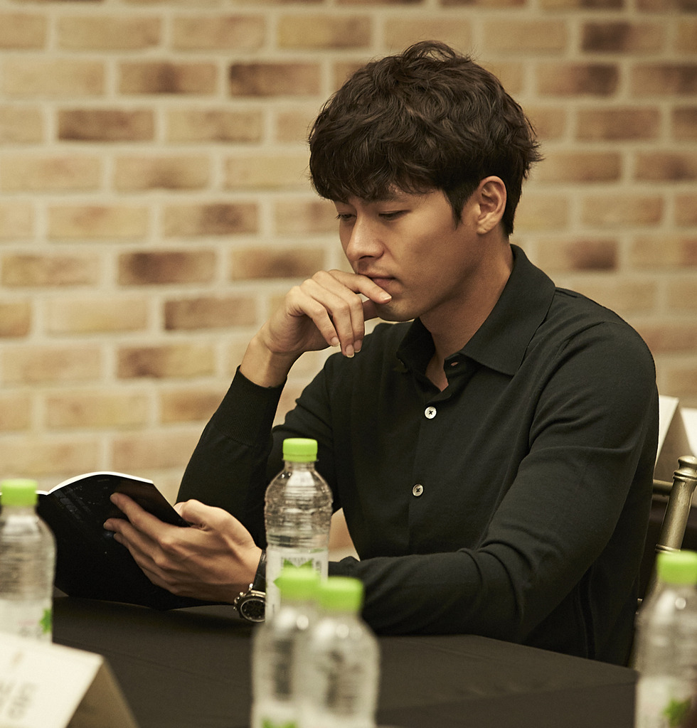 Hình ảnh buổi đọc kịch bản movie "Conman" (Hyun Bin, Yoo Ji Tae, Nana, Park Sung Woong...)
