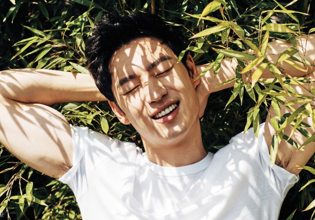 Lee Je Hoon dành được sự chú ý của cư dân mạng bởi hành động tử tế ngọt ngào của anh ấy ở ga tàu điện ngầm