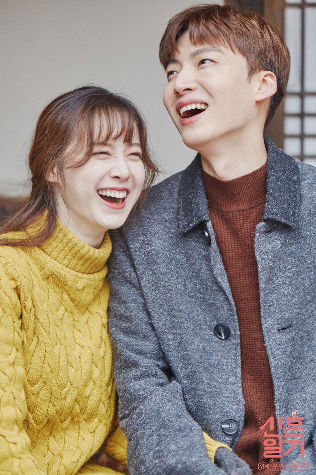 ‘Newlyweds Diary’ tung loạt ảnh đáng yêu của Ahn Jae Hyun và Goo Hye Sun