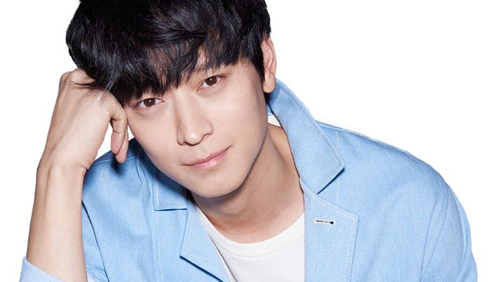 Kang Dong Won hủy bỏ Hoạt động theo lịch trình của mình vì những tranh cãi gần đây