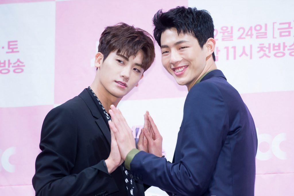 Jo Soo và Park Hyung Sik giữ lời hứa rating ngọt ngào tổ chức sự kiện ôm miễn phí vào ngày Valentine trắng