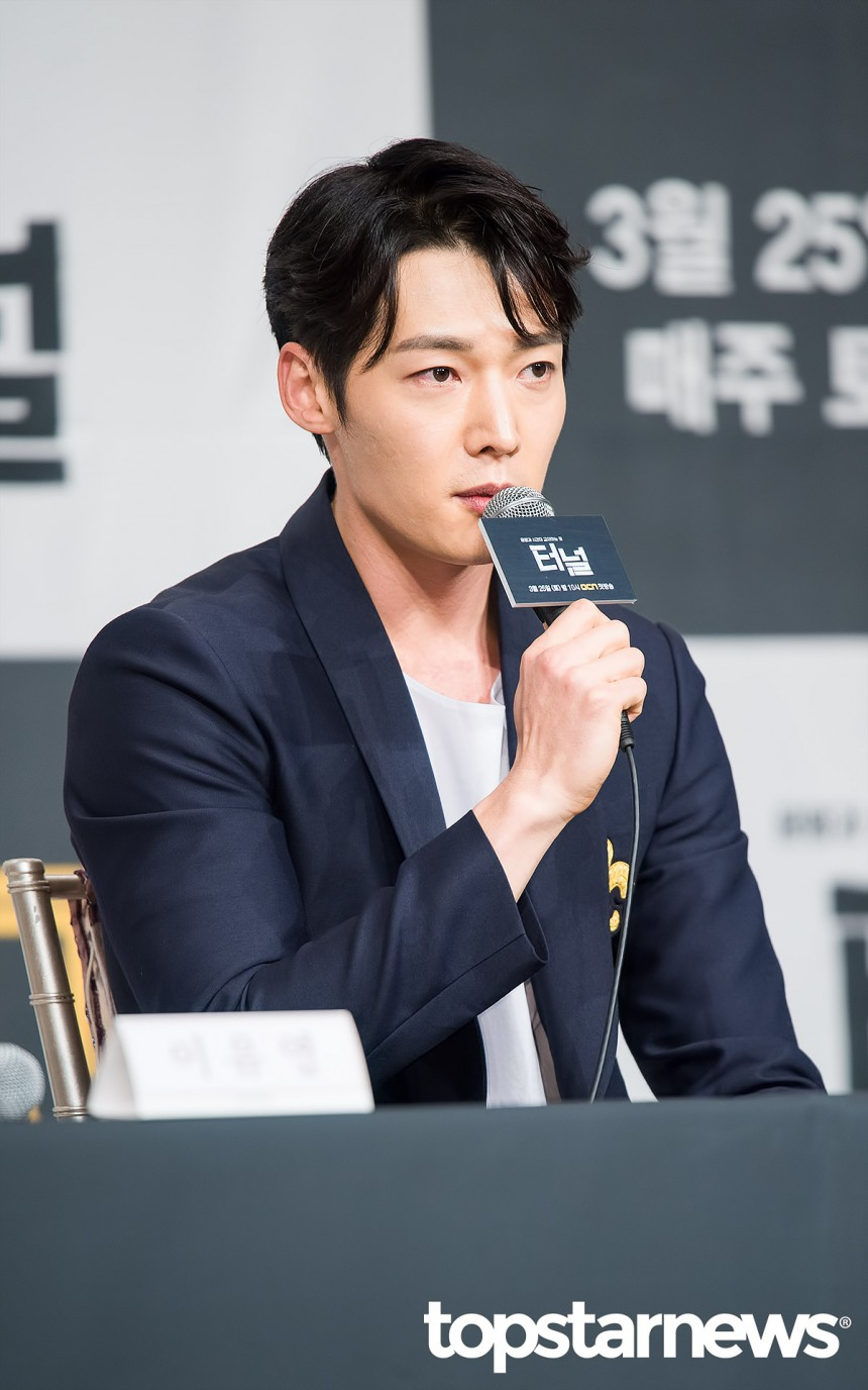 Choi Jin Hyuk xem xét đóng cặp với Ha Ji Won trong phim y khoa mới