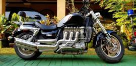 Motor Moge Triumph Rocket 3