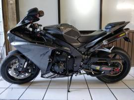 Yamaha R1 mengkilat coy...