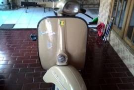 Vespa Super ’77 (Barang Koleksi Pribadi)