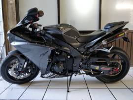 Yamaha R1 mengkilat coy…