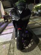 Dijual Motor Yamaha R25 tahun 2014 warna hitam 