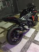 Dijual Motor Yamaha R25 tahun 2014 warna hitam 