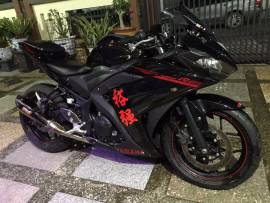 Dijual Motor Yamaha R25 tahun 2014 warna hitam 