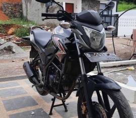 Honda CB150R Streetfire 2013