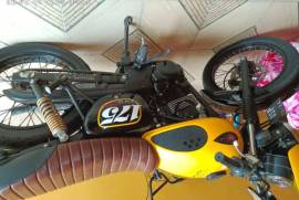 Jual motornya lelaki, Kawasaki Cafe W175 warna ku 