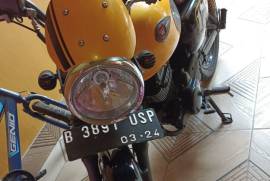 Jual motornya lelaki, Kawasaki Cafe W175 warna ku 