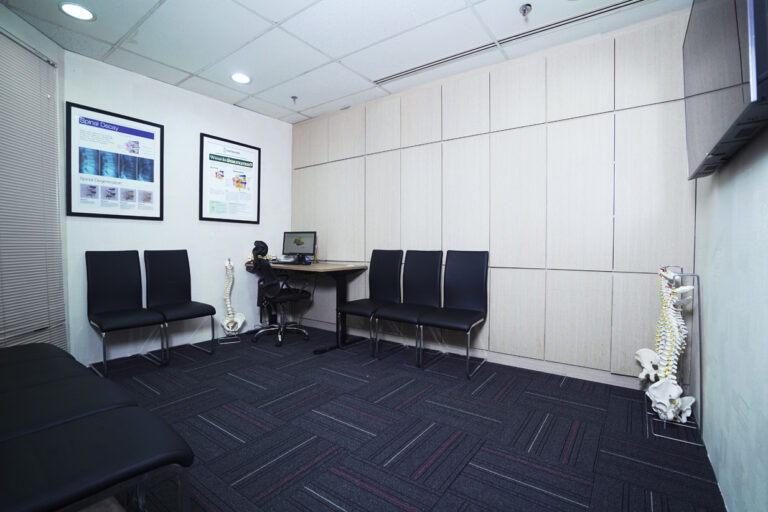 PP7827_consultation-room