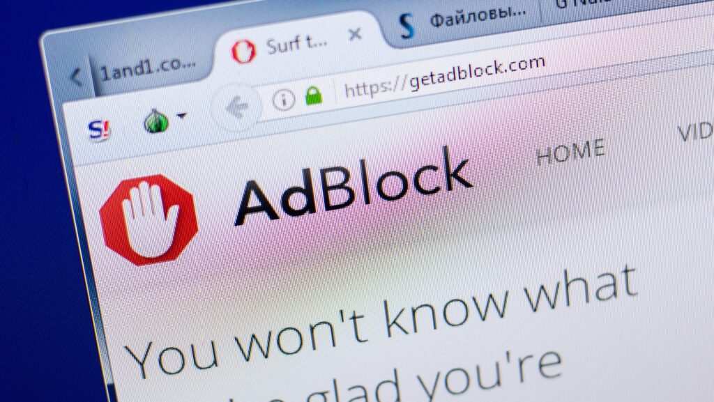 What are the best free ad-blocking browsers for Chrome?