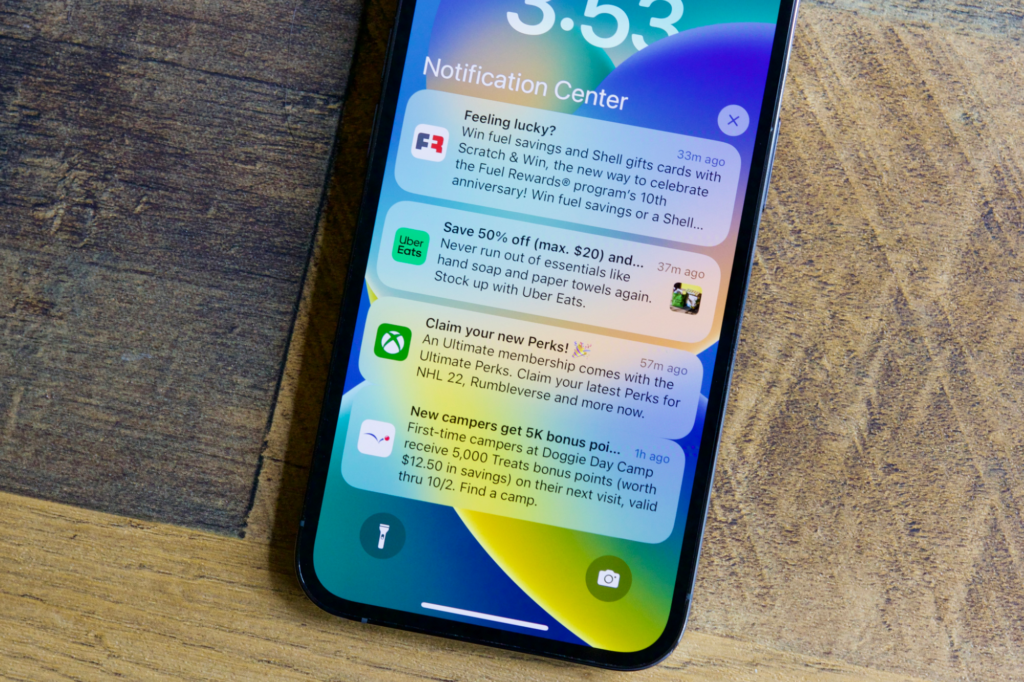 Adjust the notification bar on iPhone to preview messages